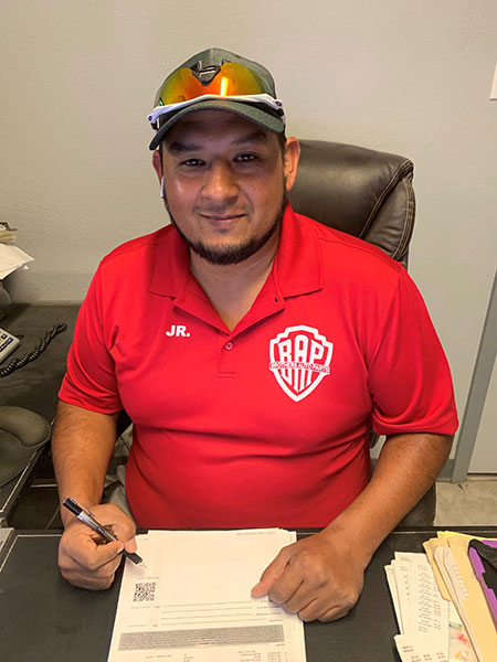 JR, Manager