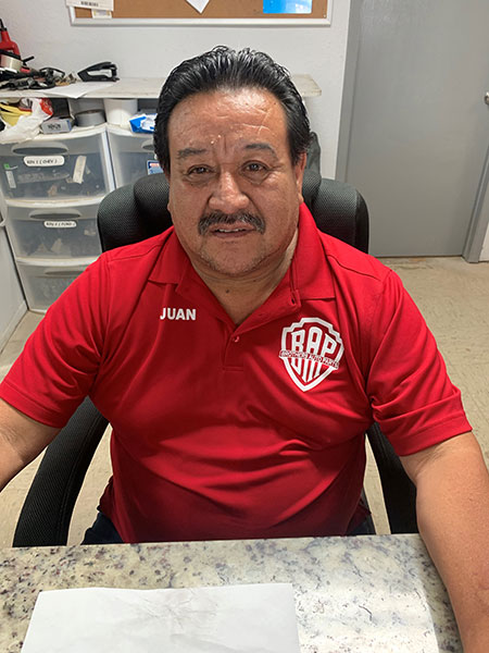Juan, Salesman